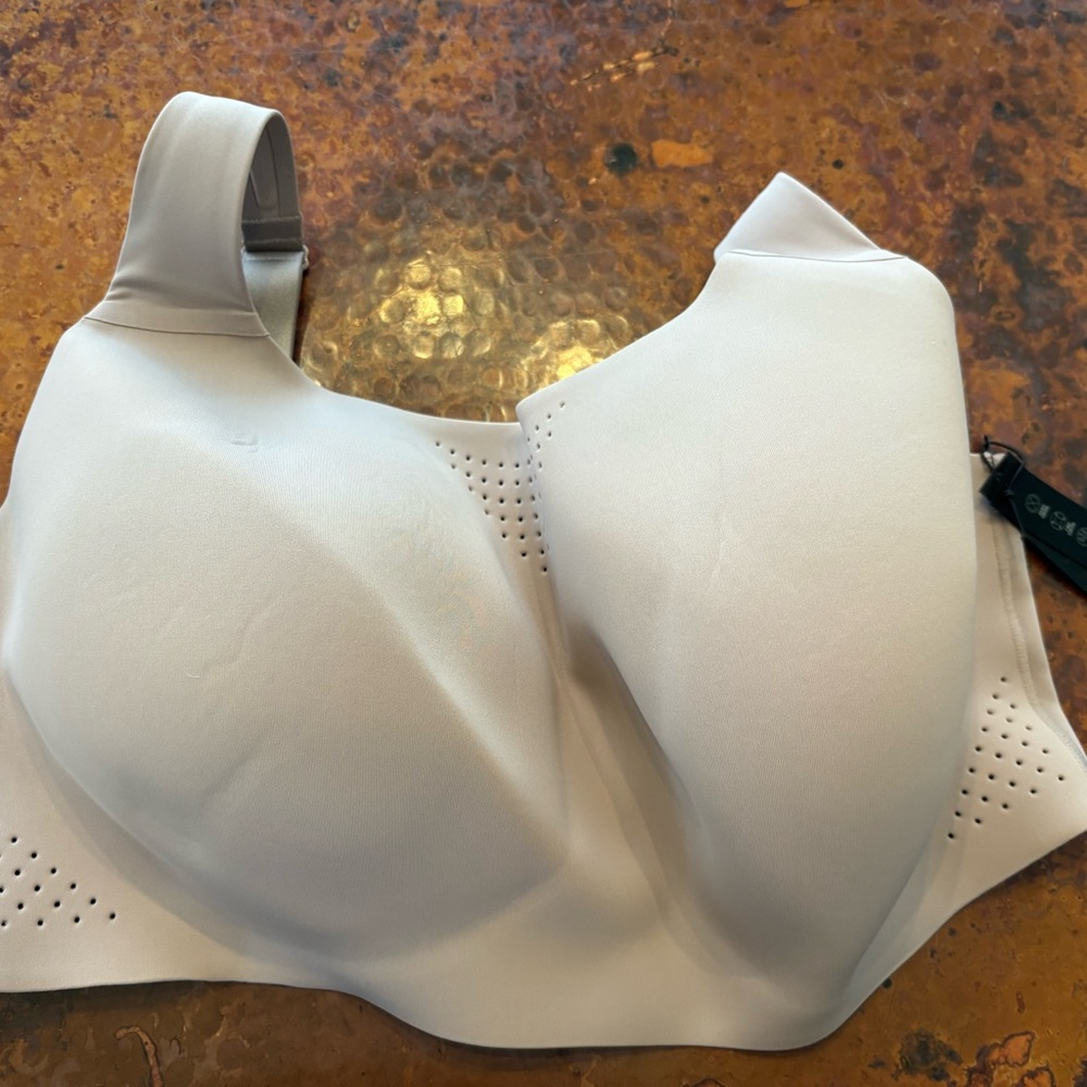 Victoria’s Secret VSX Featherweight Max™ Sports Bra